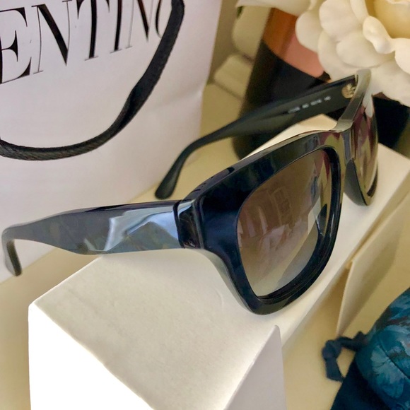 🎀 VALENTINO V702SB / 963 BLUE WOMENS SUNGLASSES. - Picture 5 of 8